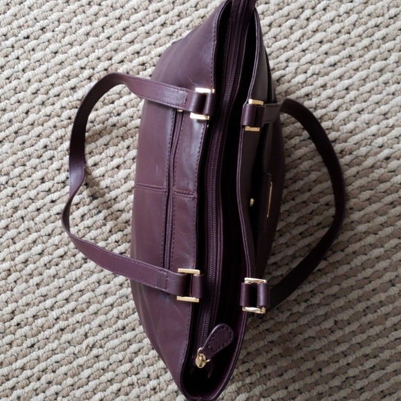 Purses - Picture 7 of 8